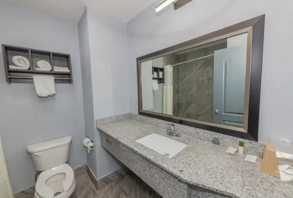 Jamestown Inn And Suites
