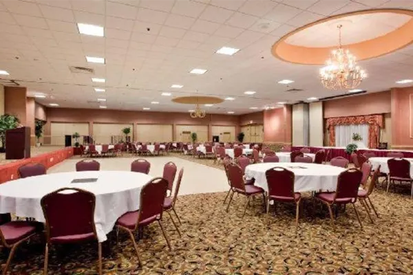 Days Hotel by Wyndham Williamsburg I-64 furniture