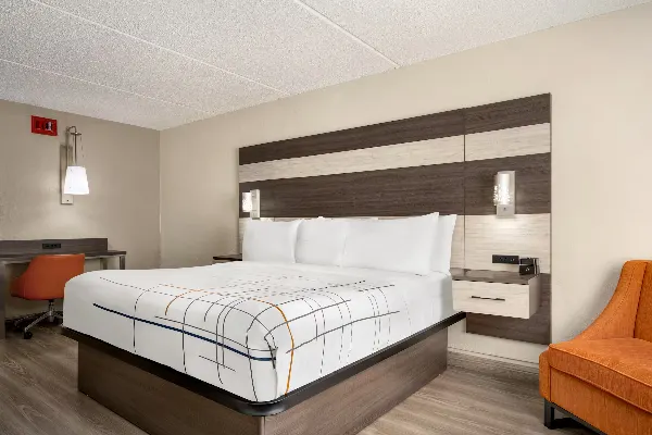 Approved Casegoods - La Quinta Inn, Lexington/Horse Park, Kentucky