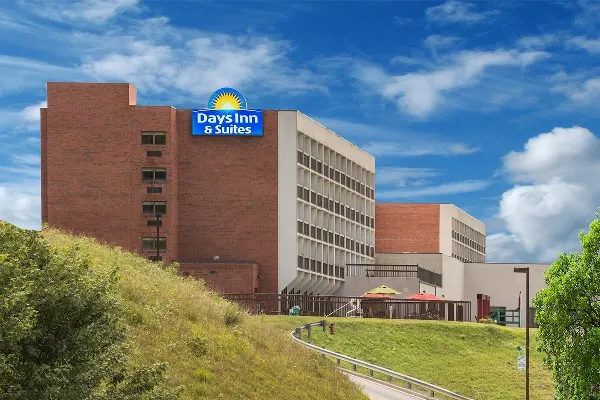 Days Inn & Suites by Wyndham Sutton Flatwoods