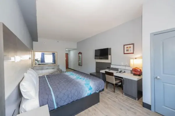 Jamestown Inn And Suites