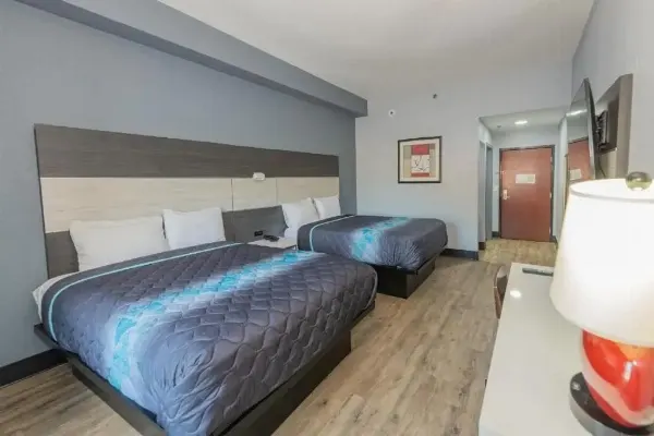 Jamestown Inn And Suites