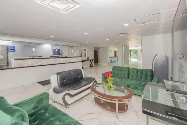Jamestown Inn And Suites