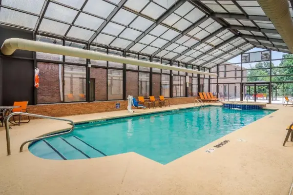 Comfort Inn Hotel Furniture Pool Area