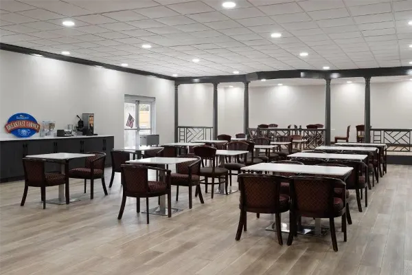 Days Hotel by Wyndham Williamsburg I-64 furniture