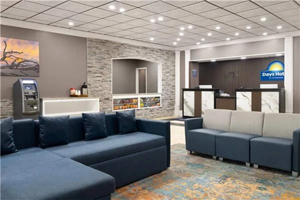 Days Hotel by Wyndham Williamsburg I-64 furniture