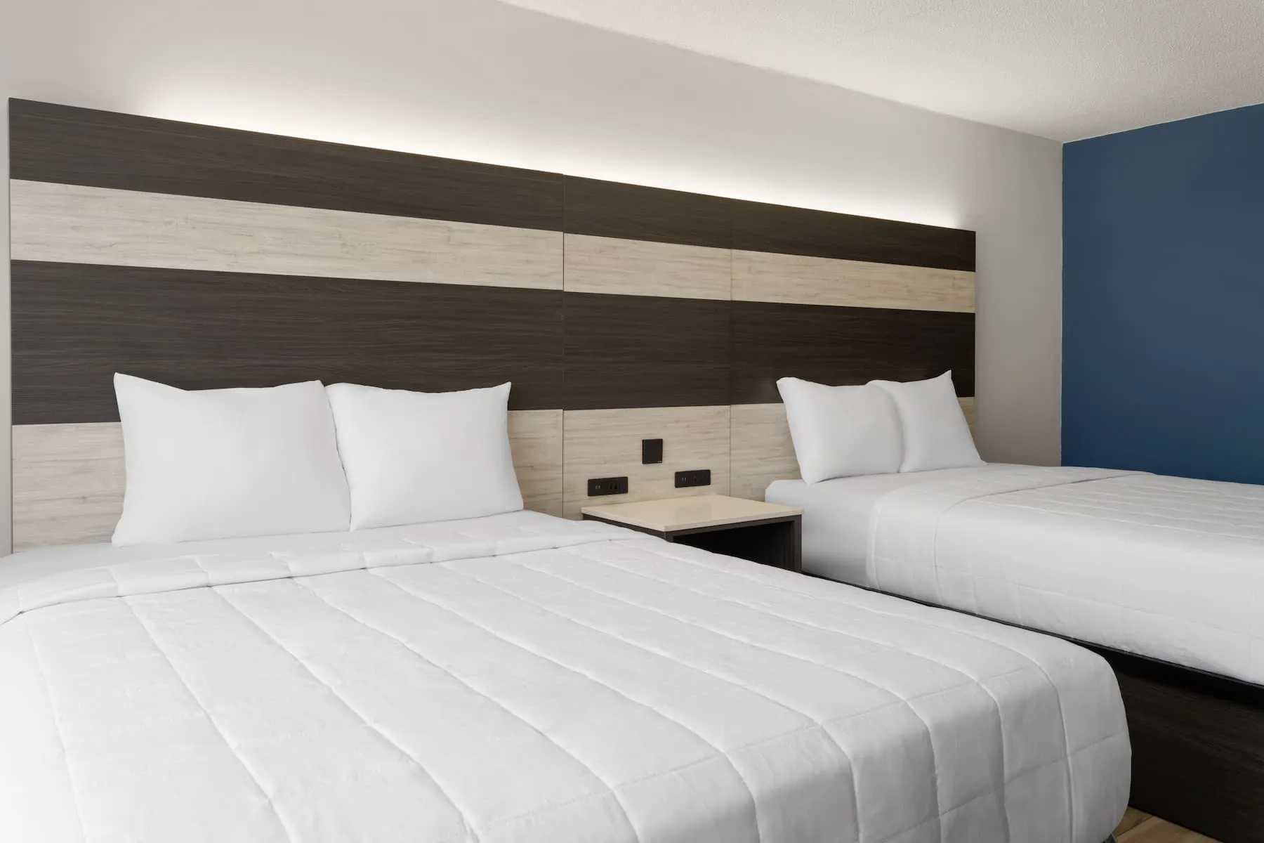 SIDE VIEW DOUBLE BED