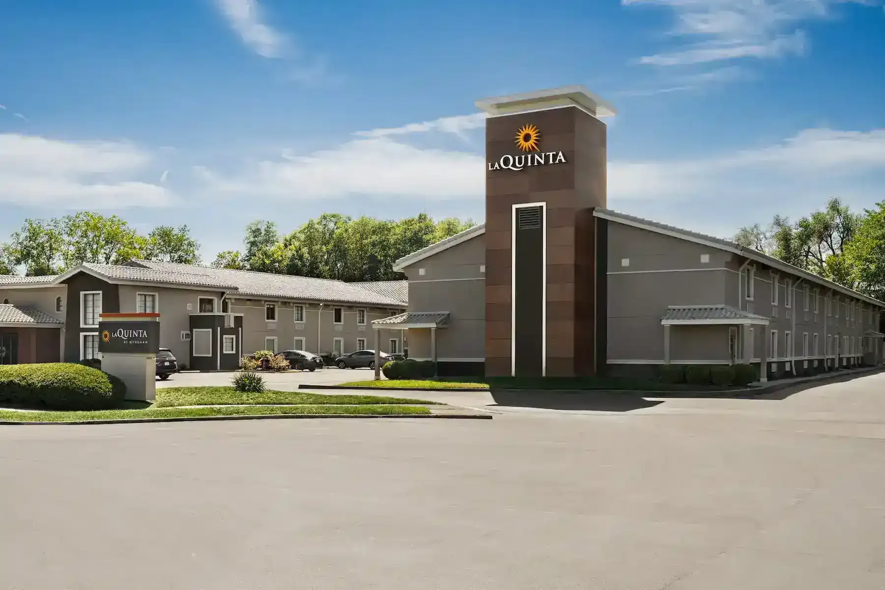 Approved Casegoods - La Quinta Inn, Lexington/Horse Park, Kentucky
