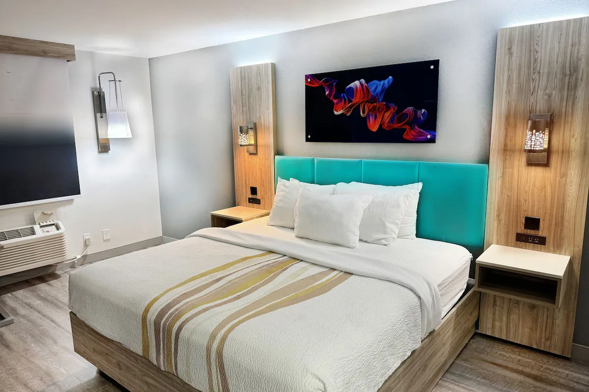 La Quinta Inn & Suites by Wyndham,