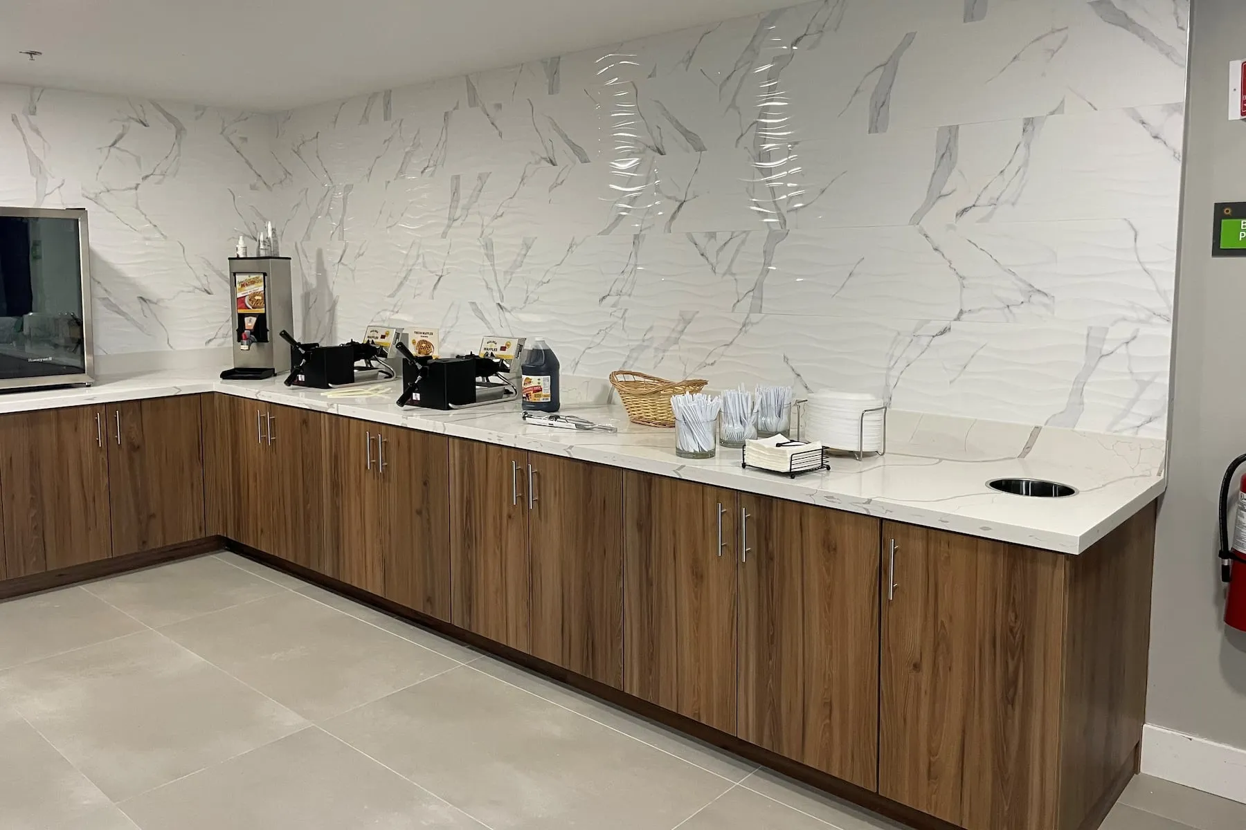 Approved Furniture - Dual-Brand Prototype La Quinta Hawthorn by Wyndham Springdale, Arkansas