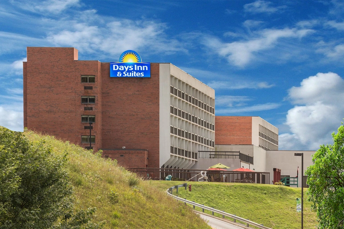 Days Inn & Suites by Wyndham Sutton Flatwoods