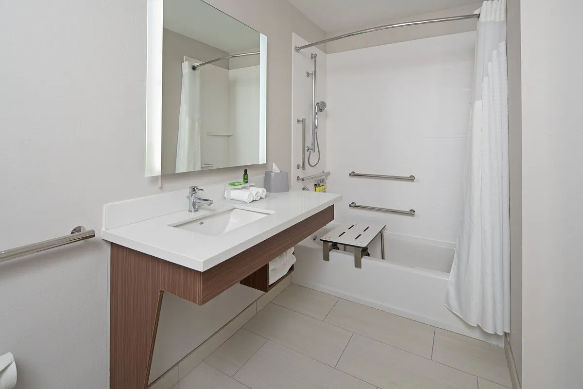 Holiday Inn Express & Suites, SeaTac, WA
