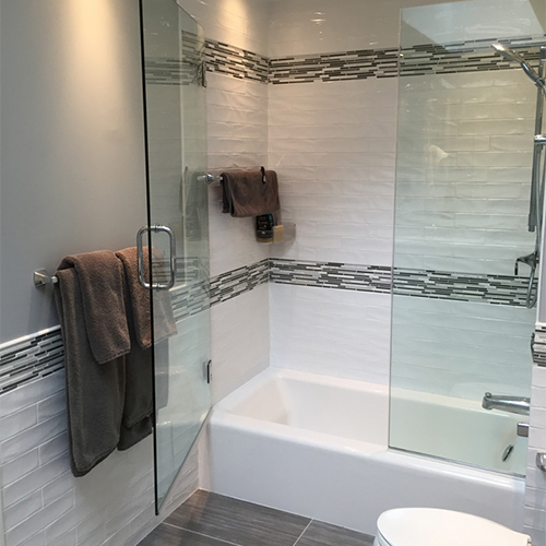 Premium quartz tub surround with sliding door for modern bathrooms